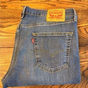 Levi's Straight Fit Blue Jeans